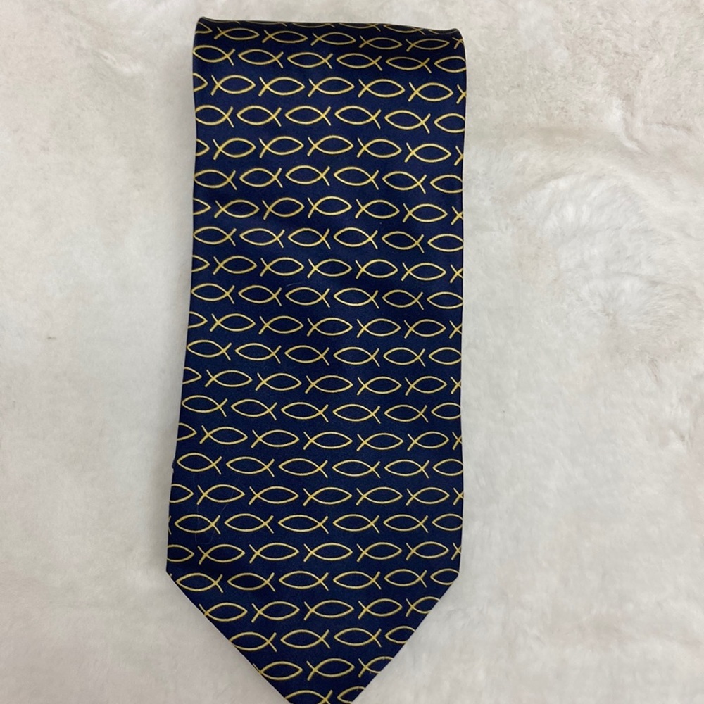Museum Artifacts Tie